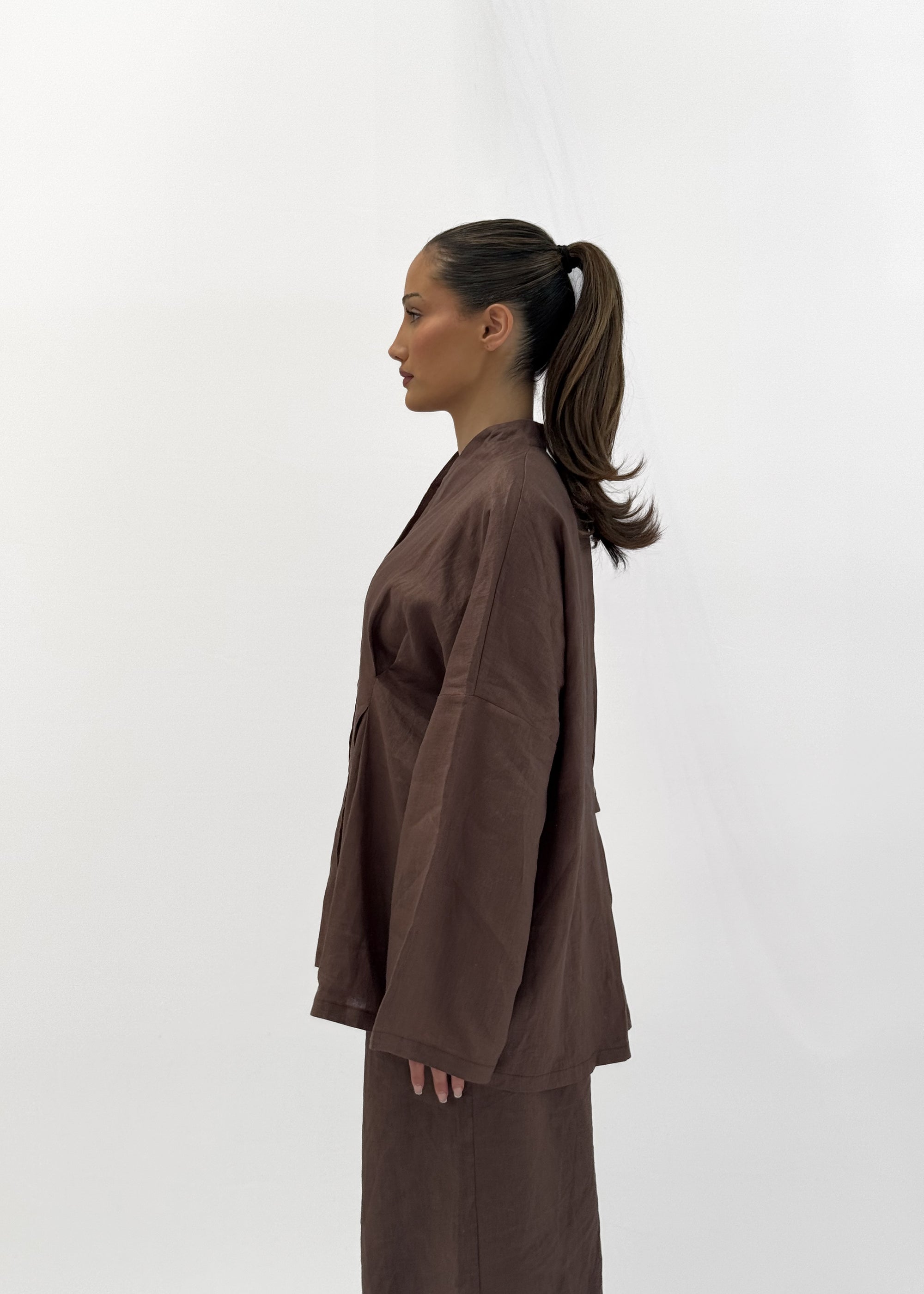 SERA LINEN CINCHED SHIRT - CHOCOLATE
